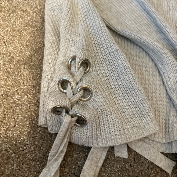 Impeccable Pig Sweater with ties. Large - Picture 2 of 2